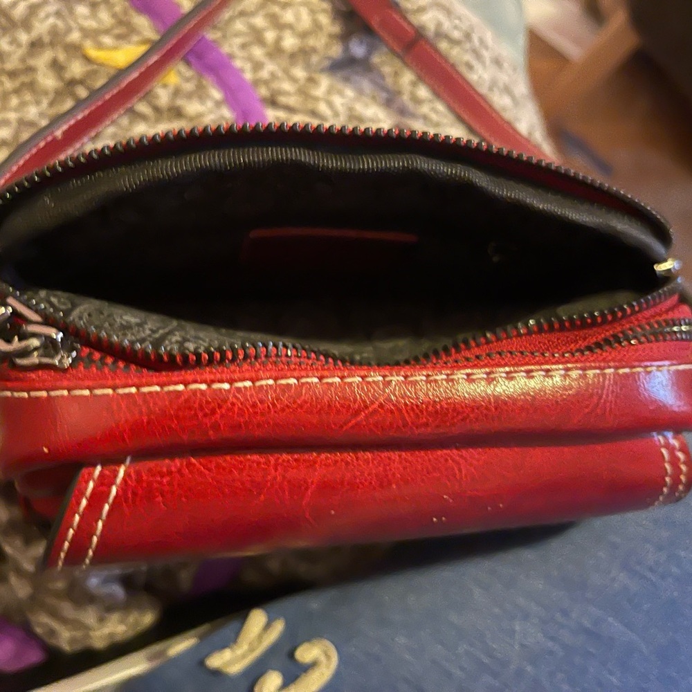 Elegant Burgundy Leather Crossbody Bag - Picture 3 of 3